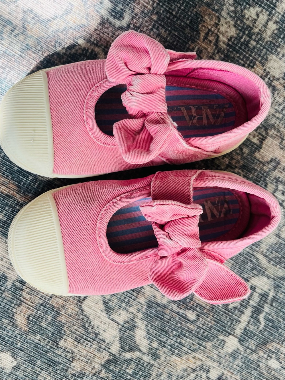 Zara Pink Canvas Bow Slip-On Shoes for toddler size 8